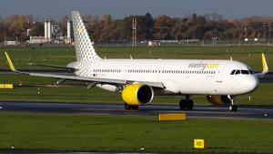 Photo of EC-NYE - Airbus A321-271NX operated by Vueling