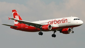 Photo of D-ABDC - Airbus A320-214 operated by Air Berlin