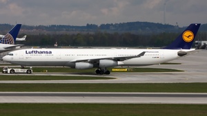 Photo of D-AIFD - Airbus A340-313 operated by Lufthansa