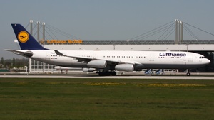 Photo of D-AIFE - Airbus A340-313 operated by Lufthansa