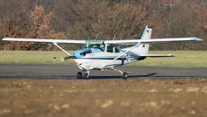 Photo of D-ECOO - Cessna 172RG Cutlass RG II operated by Private