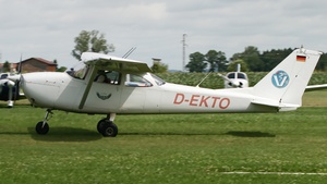 Photo of D-EKTO - Reims-Cessna F172G Skyhawk operated by Private