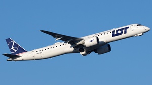 Photo of SP-LEA - Embraer ERJ-195-E2 operated by LOT Polish Airlines