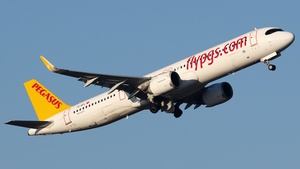Photo of TC-RFL - Airbus A321-251NX operated by Pegasus Airlines