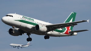 Photo of EI-IMM - Airbus A319-111 operated by Alitalia