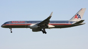 Photo of N176AA - Boeing 757-223 operated by American Airlines