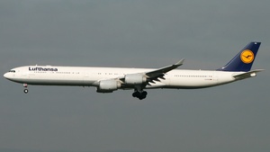 Photo of D-AIHU - Airbus A340-642 operated by Lufthansa