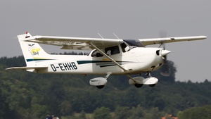 Photo of D-EHHB - Cessna 172S Skyhawk SP operated by Vorarlberger Alpenflieger Club