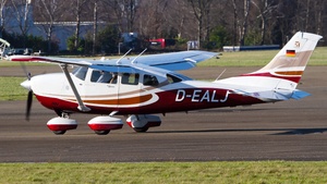 Photo of D-EALJ - Cessna T206H Turbo Stationair TC operated by Private