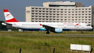 Photo of OE-LBA - Airbus A321-111 operated by Austrian Airlines