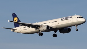 Photo of D-AIRM - Airbus A321-131 operated by Lufthansa