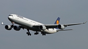 Photo of D-AIHH - Airbus A340-642 operated by Lufthansa