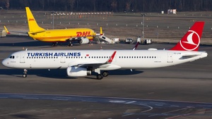Photo of TC-JTM - Airbus A321-231 operated by Turkish Airlines