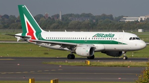 Photo of EI-IMS - Airbus A319-111 operated by Alitalia
