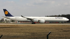 Photo of D-AIHT - Airbus A340-642 operated by Lufthansa