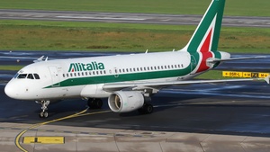 Photo of EI-IMU - Airbus A319-111 operated by Alitalia