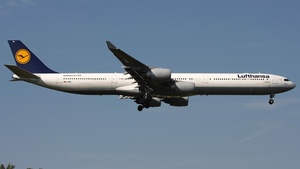 Photo of D-AIHL - Airbus A340-642 operated by Lufthansa