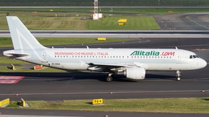 Photo of EI-DSA - Airbus A320-216 operated by Alitalia