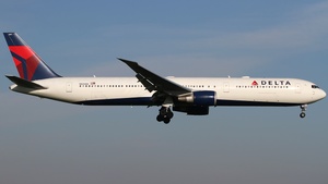 Photo of N825MH - Boeing 767-432(ER) operated by Delta Air Lines
