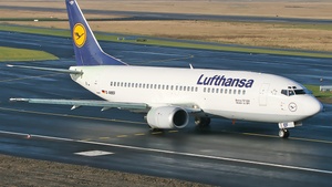 Photo of D-ABEF - Boeing 737-330 operated by Lufthansa