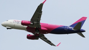 Photo of D-AUBT - Airbus A320-232 operated by Wizz Air