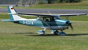 Photo of D-ECFW - Reims-Cessna F172H Skyhawk operated by Private