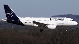 Photo of D-AIBN - Airbus A319-112 operated by Lufthansa CityLine
