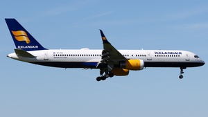 Photo of TF-FIK - Boeing 757-256 operated by Icelandair