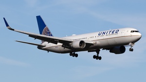 Photo of N686UA - Boeing 767-3CB(ER) operated by United Airlines