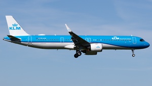 Photo of PH-AXR - Airbus A321-252NX operated by KLM Royal Dutch Airlines