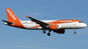 Photo of G-EZWA - Airbus A320-214 operated by easyJet