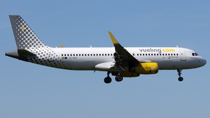 Photo of EC-MKO - Airbus A320-232 operated by Vueling