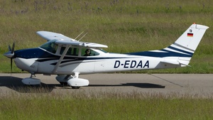 Photo of D-EDAA - Cessna 182T Skylane operated by Private