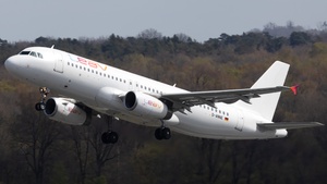 Photo of D-ANNE - Airbus A320-232 operated by LEAV Aviation