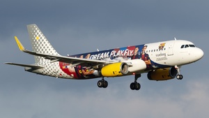 Photo of EC-MQE - Airbus A320-232 operated by Vueling