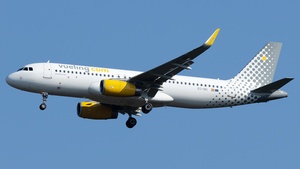 Photo of EC-OKI - Airbus A320-232 operated by Vueling