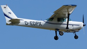 Photo of D-EDPX - Reims-Cessna F152 operated by Hanseatischer Fliegerclub Frankfurt