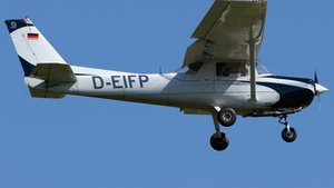Photo of D-EIFP - Reims-Cessna F152 operated by Hanseatischer Fliegerclub Frankfurt