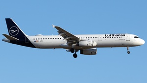 Photo of D-AIRN - Airbus A321-131 operated by Lufthansa