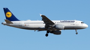 Photo of D-AIZJ - Airbus A320-214 operated by Lufthansa