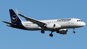 Photo of D-AIZT - Airbus A320-214 operated by Lufthansa