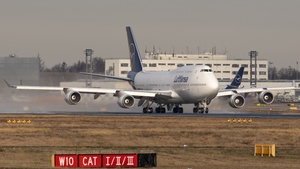 Photo of D-ABVZ - Boeing 747-430 operated by Lufthansa