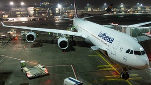 Photo of D-AIHX - Airbus A340-642 operated by Lufthansa