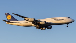 Photo of D-ABYD - Boeing 747-830 operated by Lufthansa