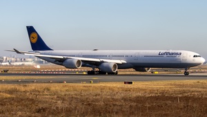 Photo of D-AIHW - Airbus A340-642 operated by Lufthansa