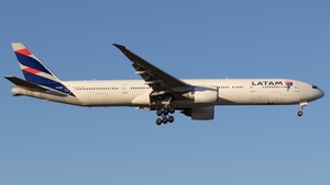 Photo of PT-MUG - Boeing 777-32W(ER) operated by LATAM Airlines Brasil