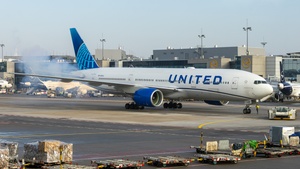 Photo of N216UA - Boeing 777-222(ER) operated by United Airlines