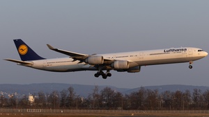 Photo of D-AIHX - Airbus A340-642 operated by Lufthansa