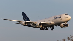 Photo of D-ABYA - Boeing 747-830 operated by Lufthansa