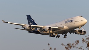 Photo of D-ABVZ - Boeing 747-430 operated by Lufthansa